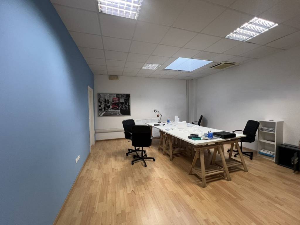 ufficio in vendita a Pesaro in zona Cattabrighe