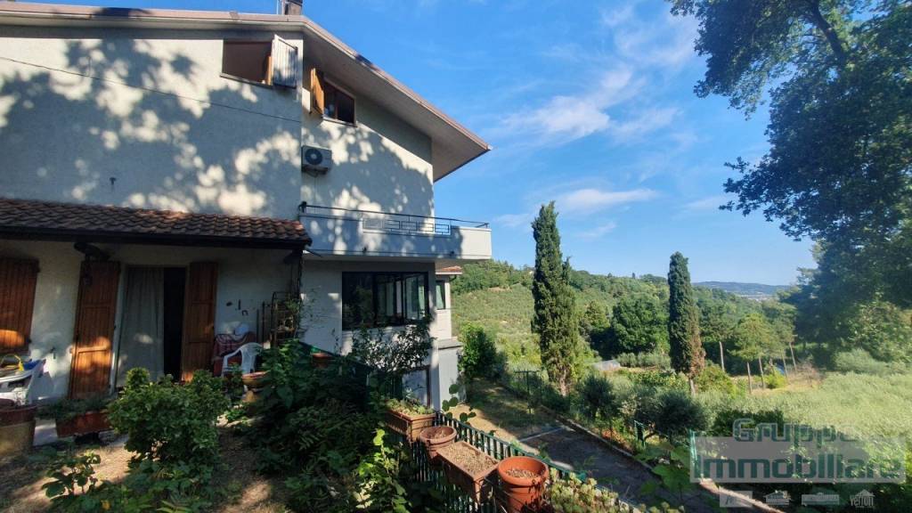 casa indipendente in vendita a Pesaro in zona Novilara