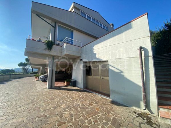 casa indipendente in vendita a Pesaro in zona Trebbiantico