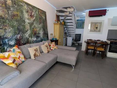 casa indipendente in vendita a Pesaro in zona Trebbiantico