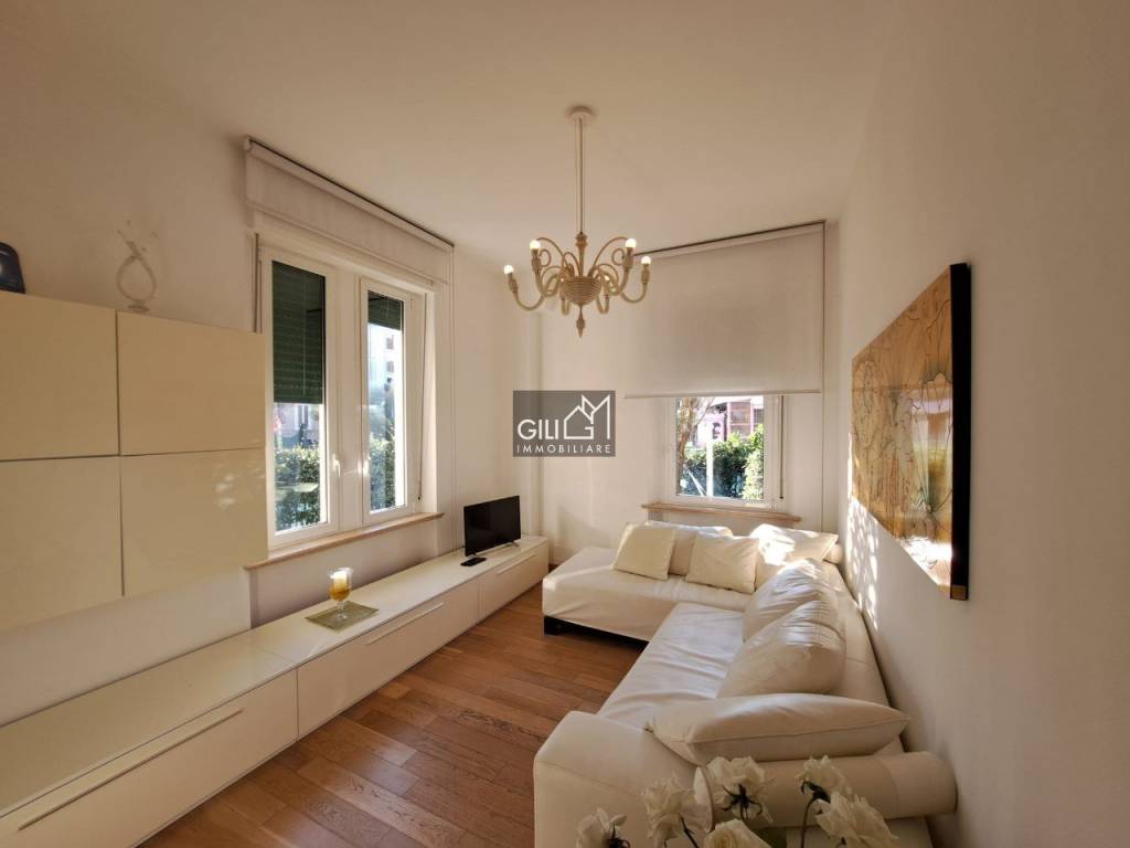 casa indipendente in vendita a Pesaro in zona Mare