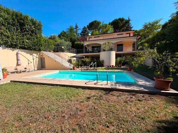 casa indipendente in vendita a Pesaro in zona Trebbiantico