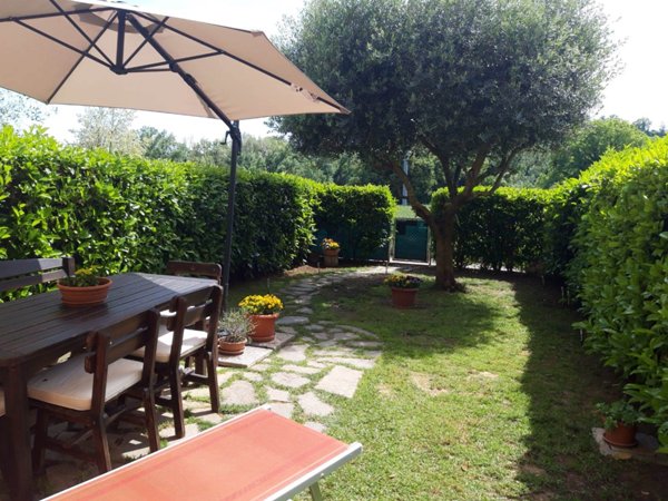 casa indipendente in vendita a Pesaro in zona Santa Maria dell'Arzilla