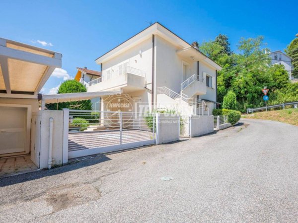 casa indipendente in vendita a Pesaro in zona Cattabrighe