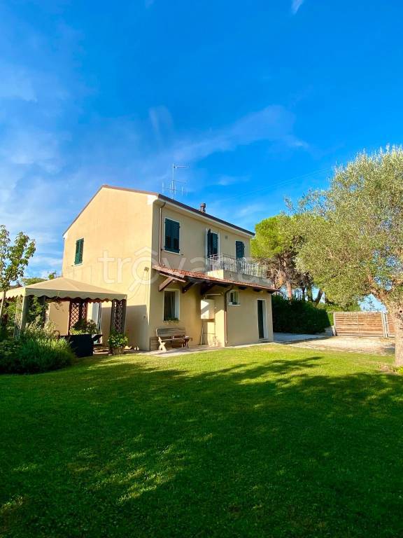 casa indipendente in vendita a Pesaro in zona Case Bruciate