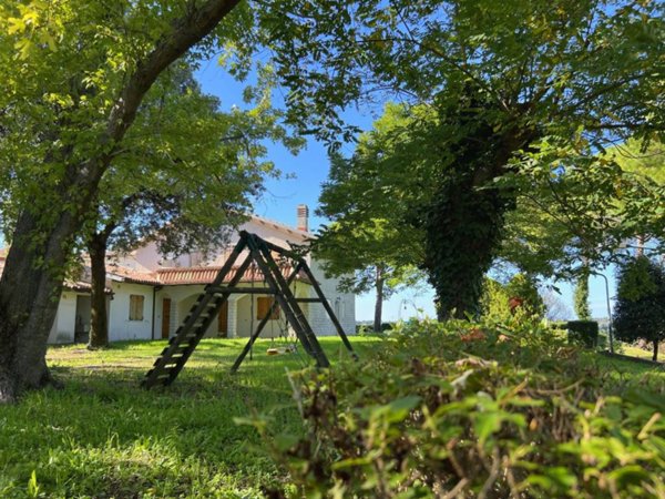 casa indipendente in vendita a Pesaro in zona Tresole