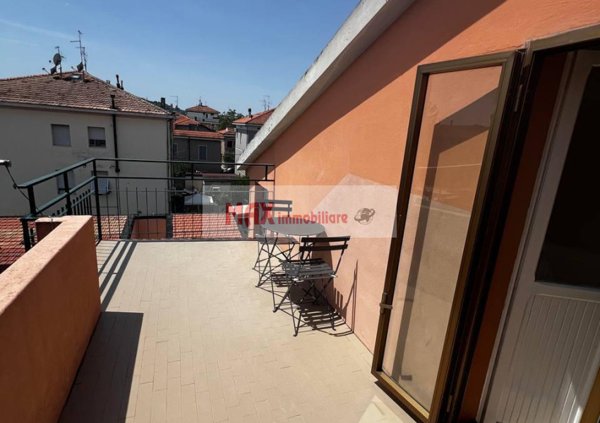 casa indipendente in vendita a Pesaro in zona Muraglia