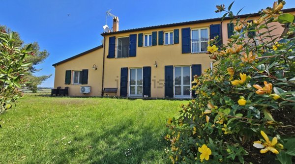 casa indipendente in vendita a Pesaro