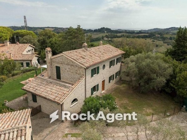 casa indipendente in vendita a Pesaro in zona Novilara