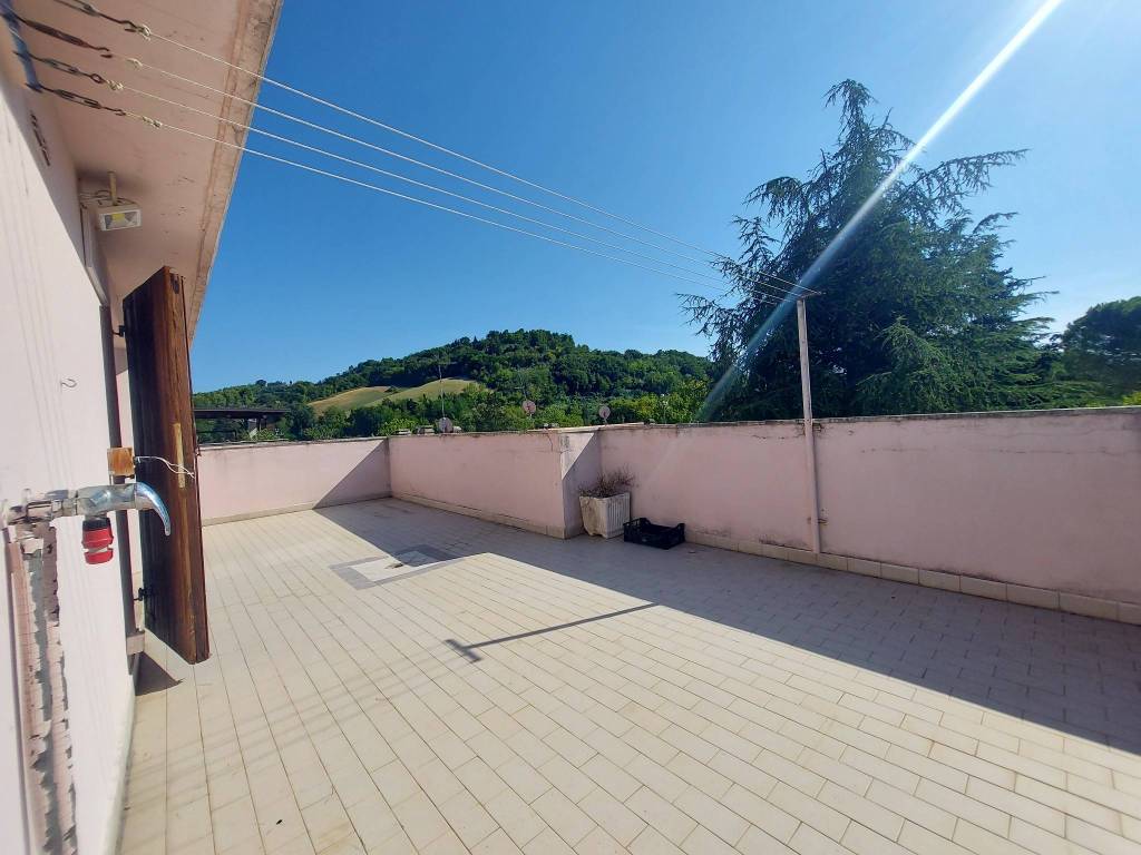 casa indipendente in vendita a Pesaro in zona Santa Veneranda