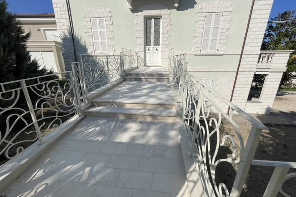 appartamento in vendita a Pesaro in zona Mare