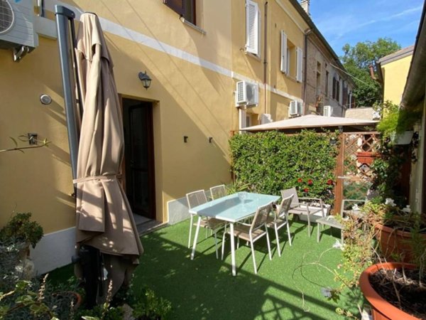 casa indipendente in vendita a Pesaro in zona Villa Fastiggi