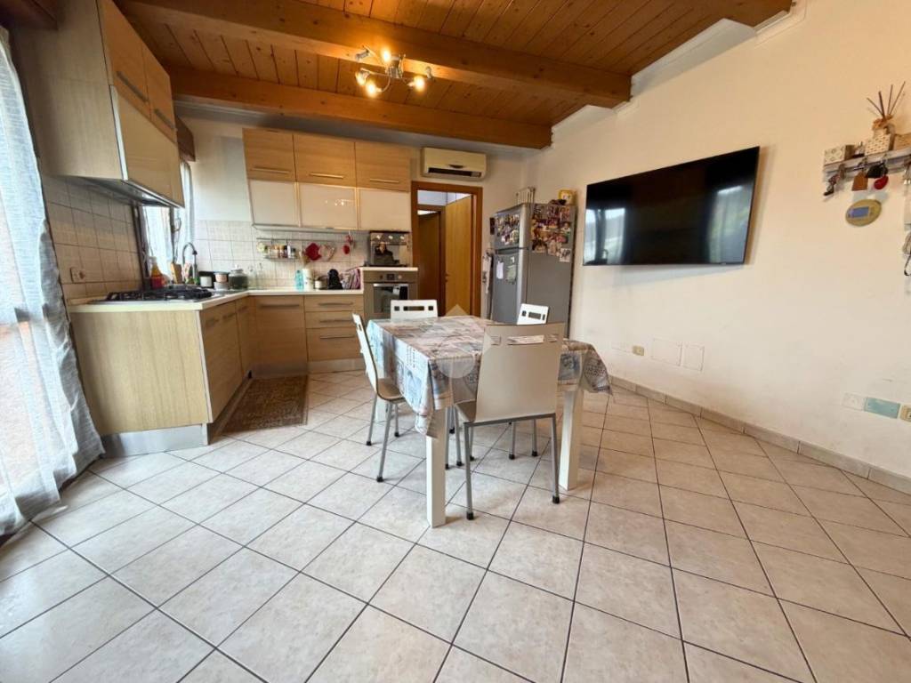 appartamento in vendita a Pesaro in zona Santa Veneranda