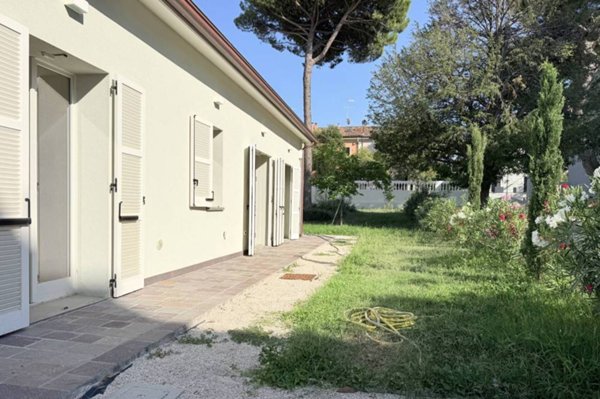 casa indipendente in vendita a Pesaro in zona Mare