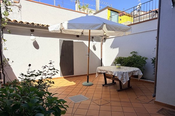 casa indipendente in vendita a Pesaro in zona Soria
