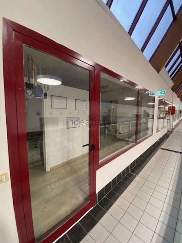 ufficio in vendita a Pesaro in zona Pantano