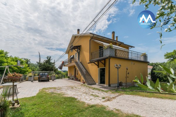 casa indipendente in vendita a Pesaro