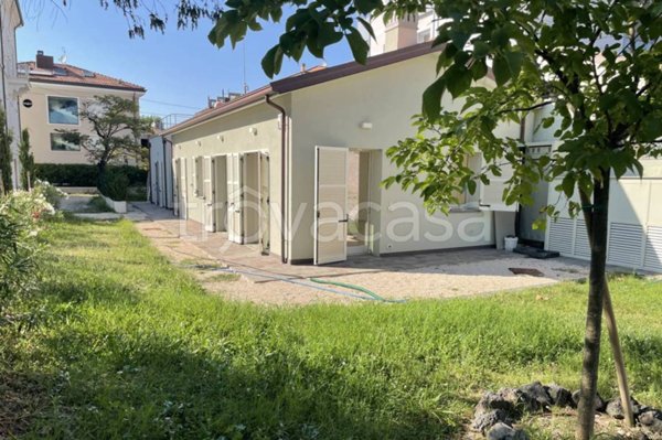 casa indipendente in vendita a Pesaro in zona Mare