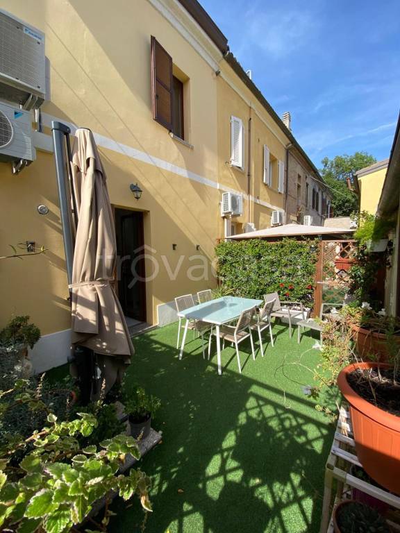 casa indipendente in vendita a Pesaro in zona Villa Fastiggi