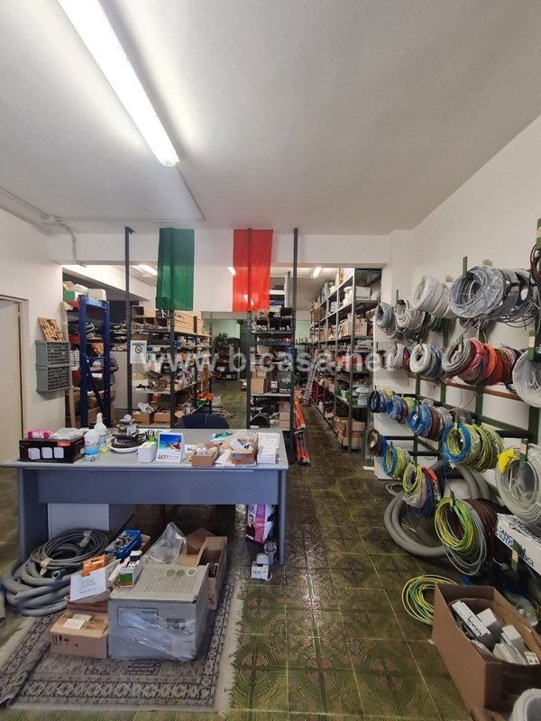 ufficio in vendita a Pesaro in zona Pantano