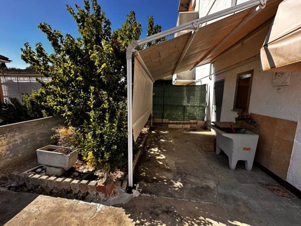 casa indipendente in vendita a Pesaro in zona Case Bruciate