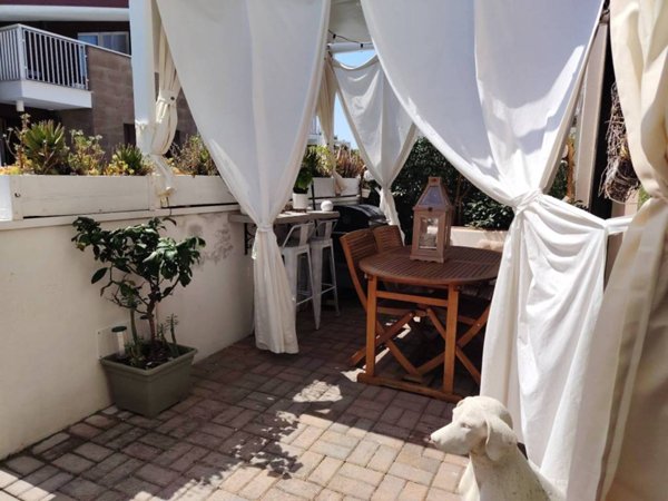 casa indipendente in vendita a Pesaro in zona Trebbiantico