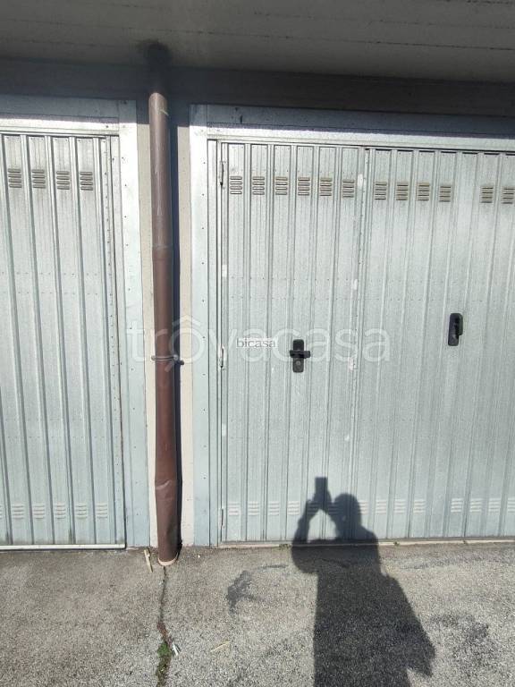 box auto in vendita a Pesaro in zona Santa Veneranda