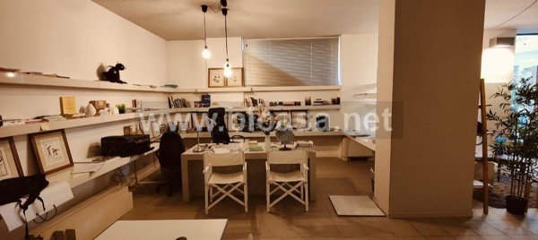 ufficio in vendita a Pesaro in zona Centro Città