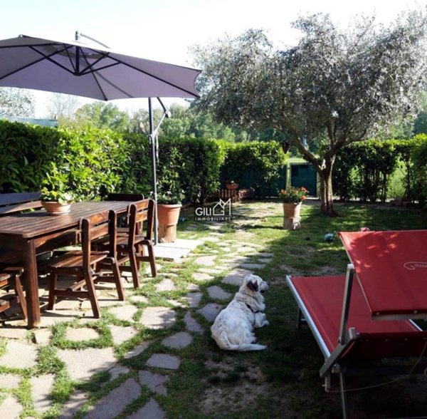 casa indipendente in vendita a Pesaro in zona Santa Maria dell'Arzilla