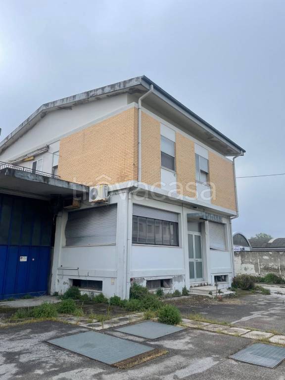 locale commerciale in vendita a Pesaro