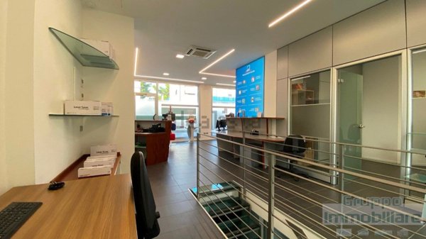 ufficio in vendita a Pesaro in zona Loreto