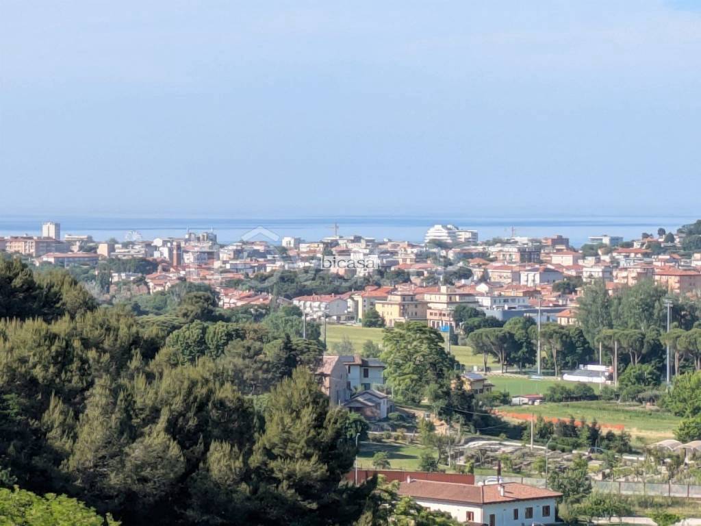 casa indipendente in vendita a Pesaro