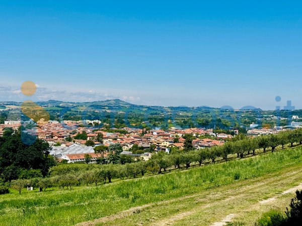 terreno in vendita a Pesaro in zona Villa Fastiggi