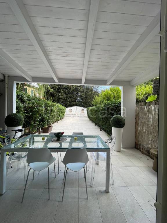 casa indipendente in vendita a Pesaro