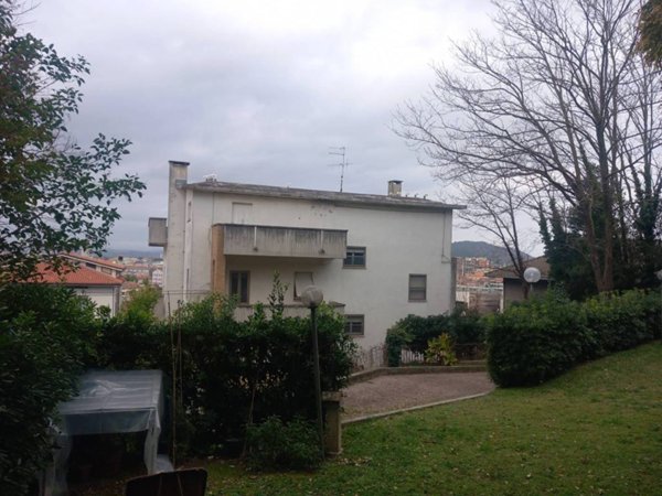 casa indipendente in vendita a Pesaro in zona Loreto