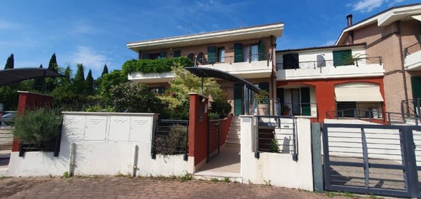 casa indipendente in vendita a Pesaro in zona Muraglia