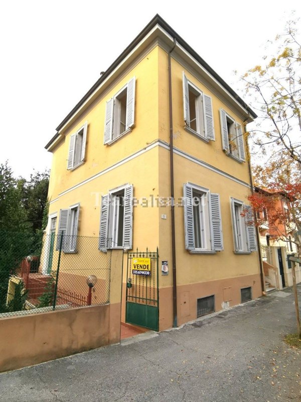 casa indipendente in vendita a Pesaro in zona Mare