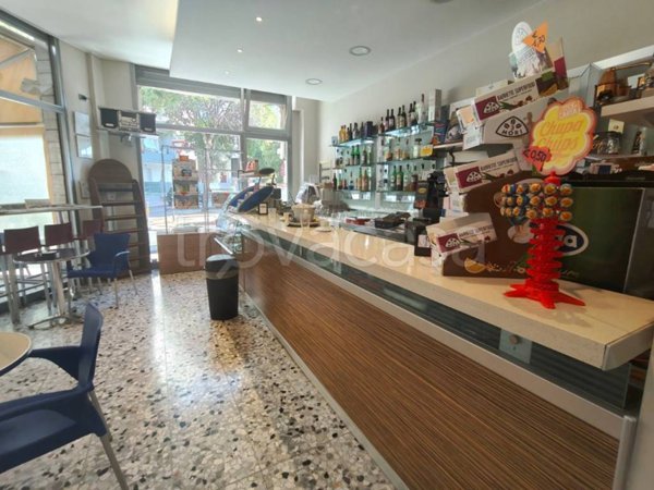 negozio in vendita a Pesaro in zona Mare