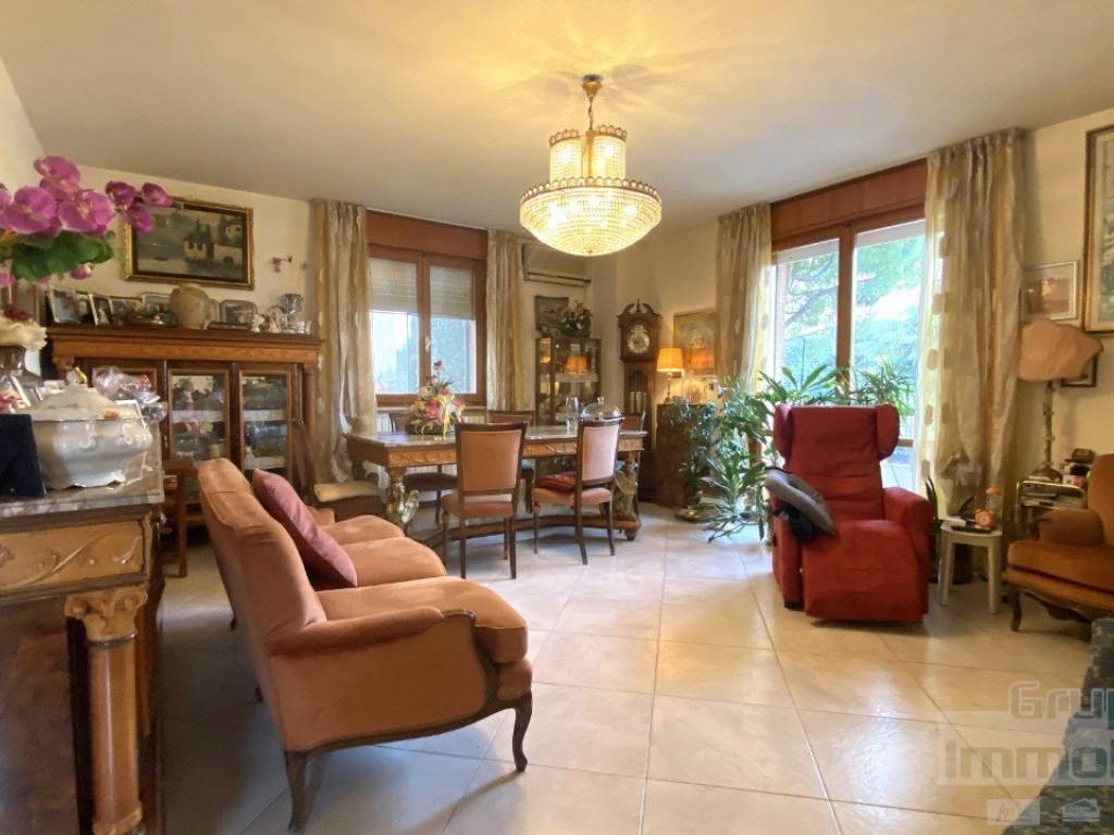 casa indipendente in vendita a Pesaro in zona Cattabrighe