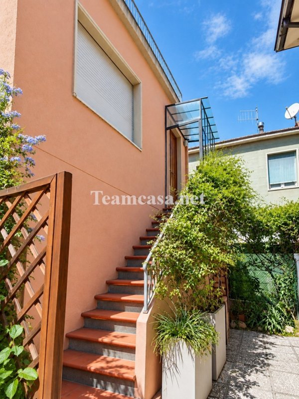 casa indipendente in vendita a Pesaro in zona Loreto
