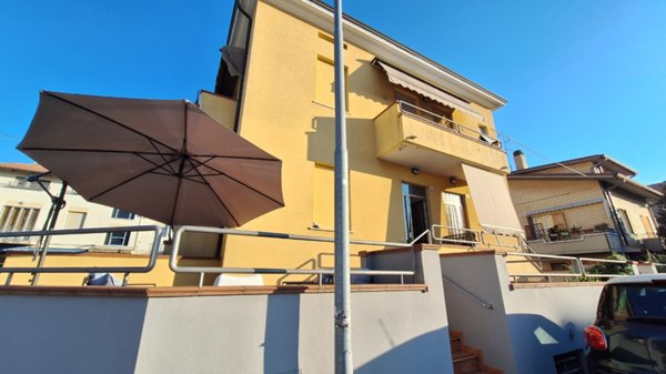 casa indipendente in vendita a Pesaro