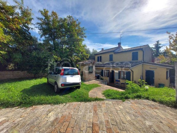 casa indipendente in vendita a Pesaro in zona Trebbiantico