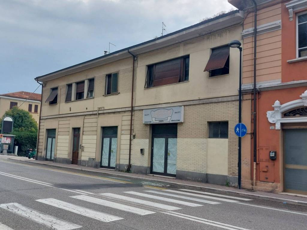 intera palazzina in vendita a Pesaro in zona Fabbrecce