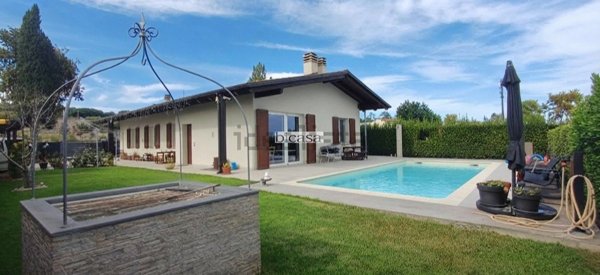 casa indipendente in vendita a Pesaro in zona Fabbrecce