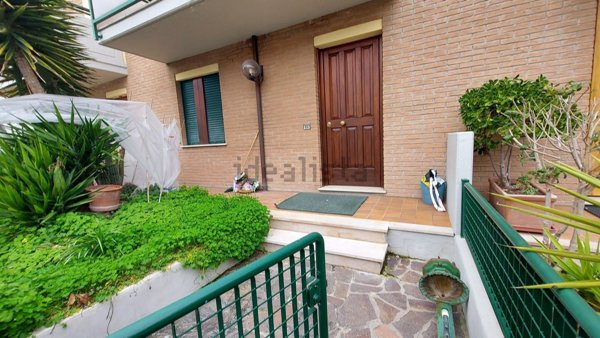casa indipendente in vendita a Pesaro in zona Pantano