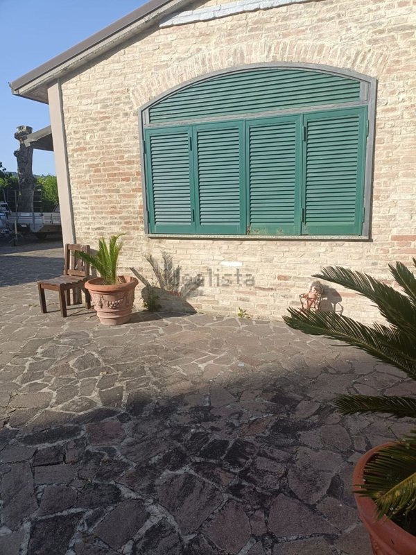 casa indipendente in vendita a Pesaro in zona Santa Veneranda