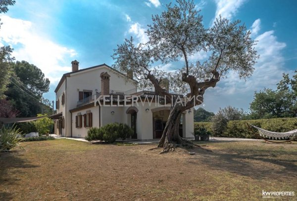 casa indipendente in vendita a Pesaro in zona Novilara