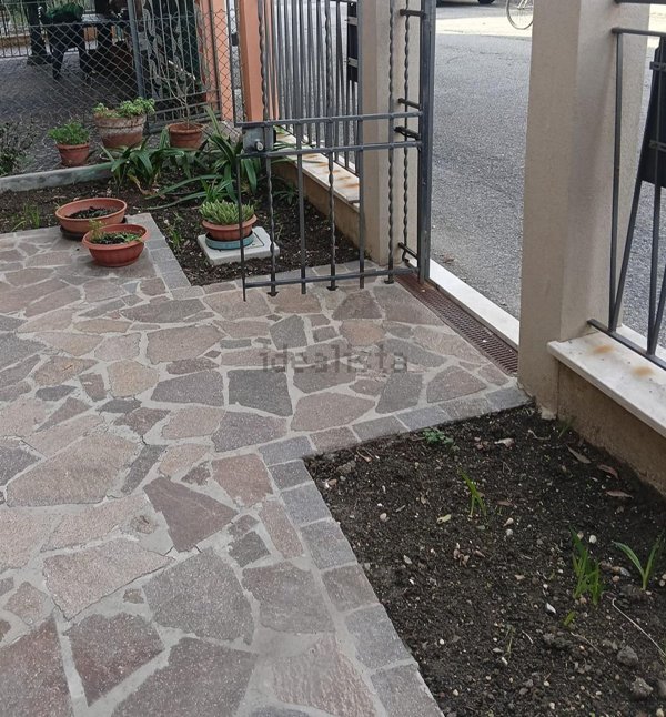 casa indipendente in vendita a Pesaro in zona Loreto
