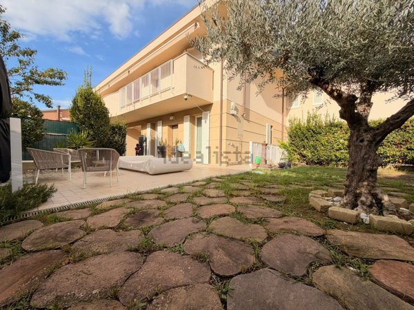appartamento in vendita a Pesaro in zona Cattabrighe