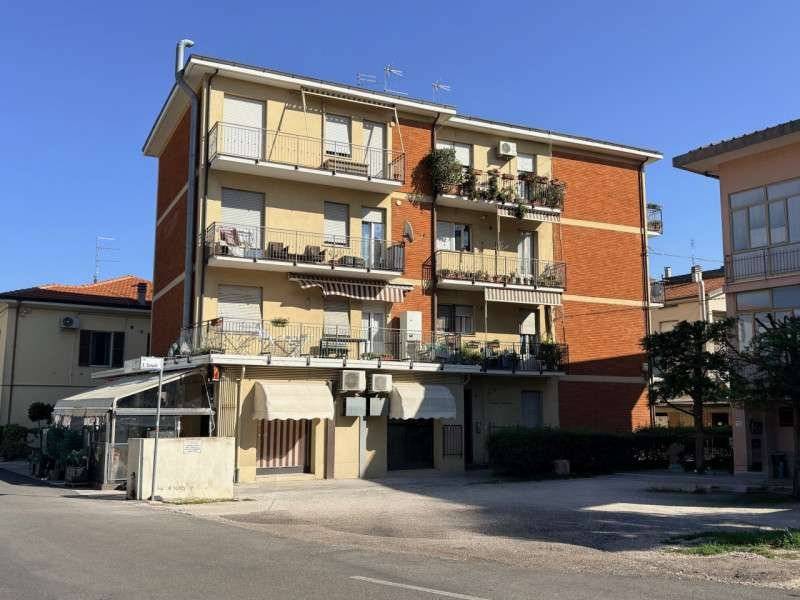 intera palazzina in vendita a Pesaro in zona Soria
